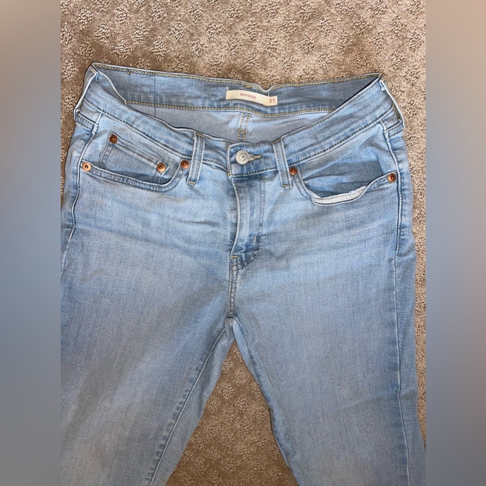 Levi’s boyfriend jeans